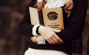 mood-girl-book-bokeh-wallpaper-53ca82156dd51